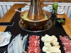 -果松木炭酸菜铜火锅·外婆参鸡汤