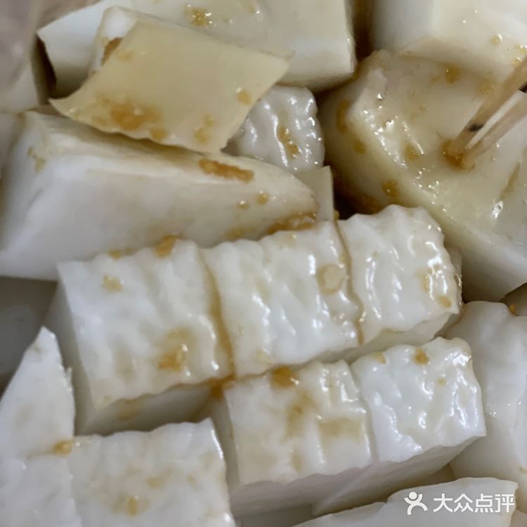 簸箕炊为粤西当地的特色小吃，风靡于茂名市的化州