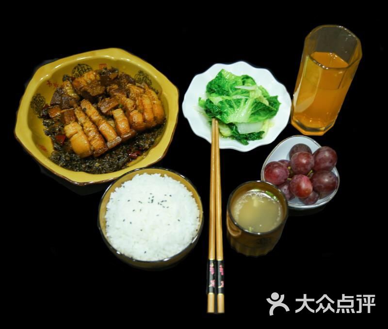 下饭的梅菜扣肉套餐