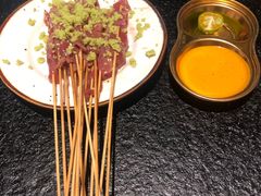 -何妹湿辣牛肉·粤式烧烤砂煲(桂雅路店)