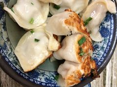 -无名氏宵夜小摊(祝家三姐妹馄饨店)