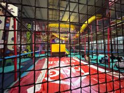 -趣玩空间蹦床乐园(临平旗舰店)