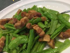 尖椒炒油渣-世博源公馆·本帮融合菜·主题包厢·江景餐厅