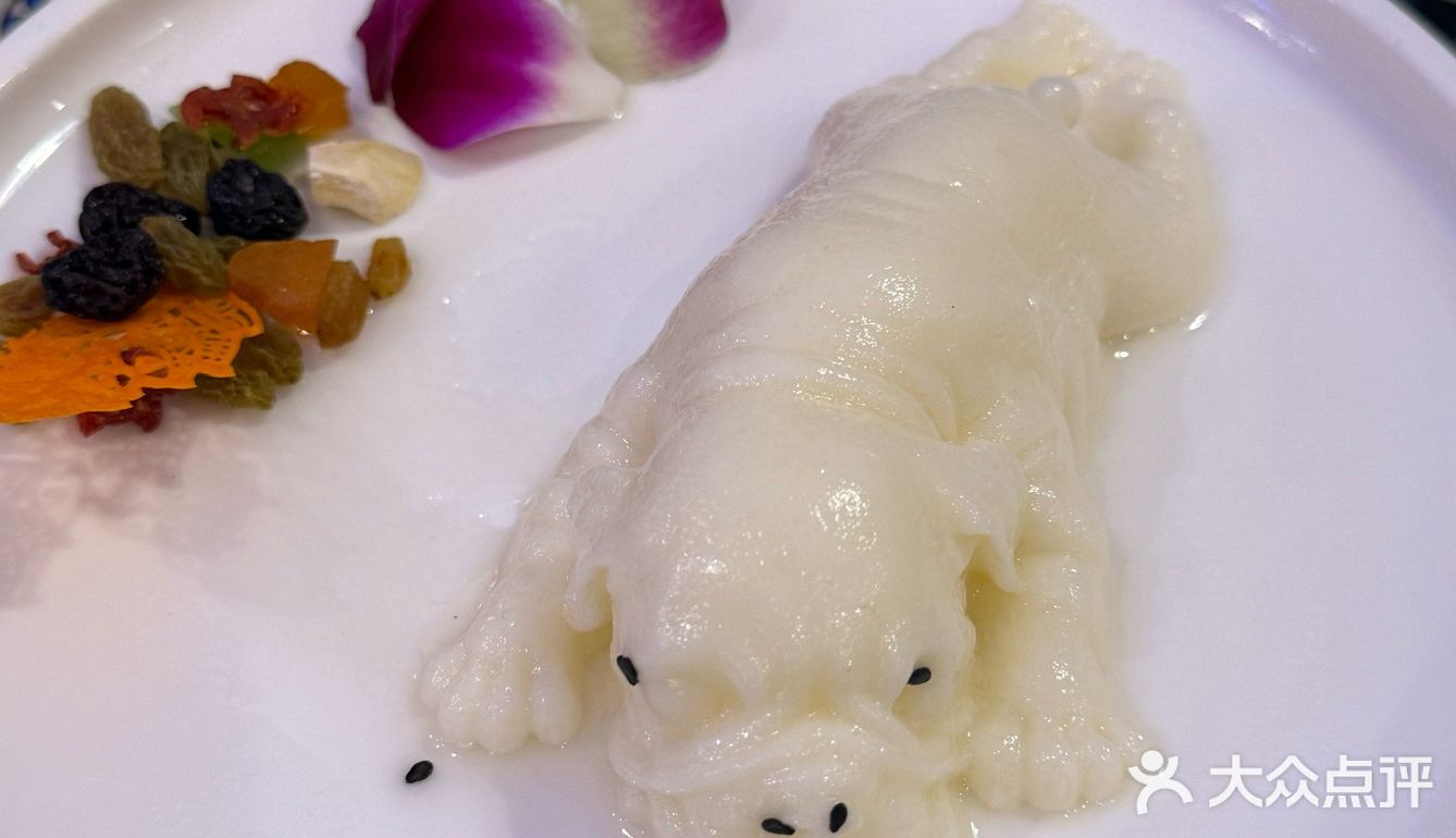 吃个饭还能看新疆小姐姐跳舞，这牌面十足‼️