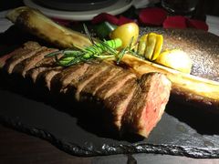 M9带骨和牛肋排-wann lounge 低温慢煮牛排·清吧