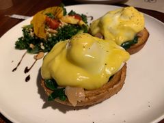 菠菜三文鱼班尼迪克蛋-卡朋厨房(289艺术园区店)