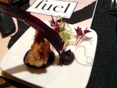 煎虾配紫薯泥薯片及姜味柠檬汁-AZUL by FUEL蓝色·法式酒馆(琶醍店)