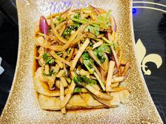 -醉美云南·云南菜主题餐厅(昆明站北京路双龙商场店)