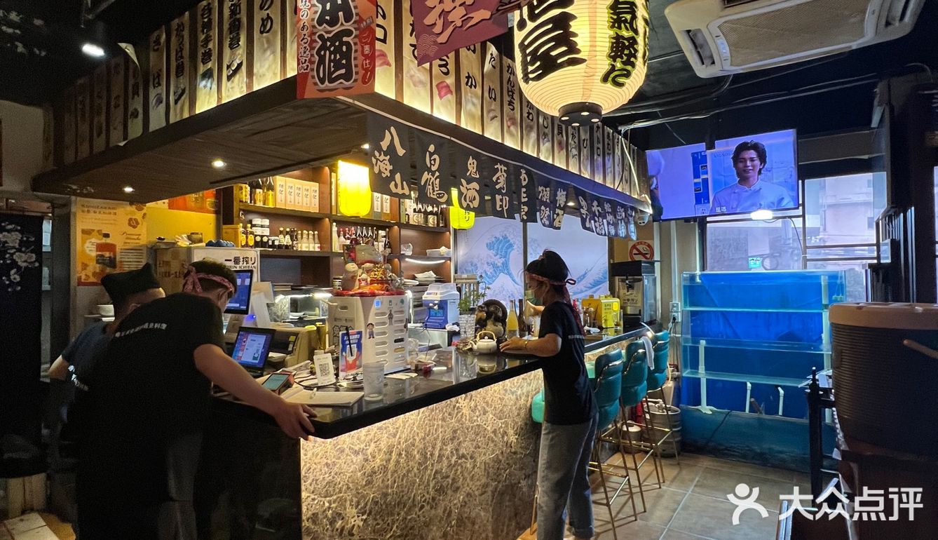 其实就是在香榭丽舍里面2楼，靠近浙江中路这个头