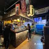 其实就是在香榭丽舍里面2楼，靠近浙江中路这个头