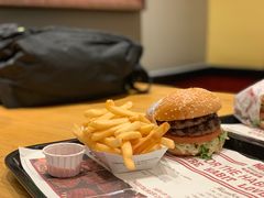 -The Habit Burger Grill 哈比特汉堡(爱琴海店)