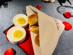 人餐前面包-弦月窗LUNETTE BY AMANDA(复兴路店)