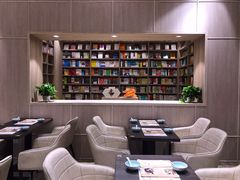-钟书阁(群光广场店)