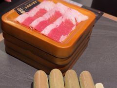 -牛YO寿喜烧·铁板烧和牛火锅自助(市府恒隆店)