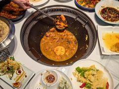 -雪乡人家东北菜·铁锅炖一切(高斯路店)
