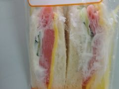 -全家便利店(江湾镇站店)