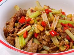 小炒黄牛肉-俏湘厨•地道湘菜(建华南路店)