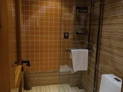 -艺漫酒店(苏州寒山寺狮山路地铁站店)