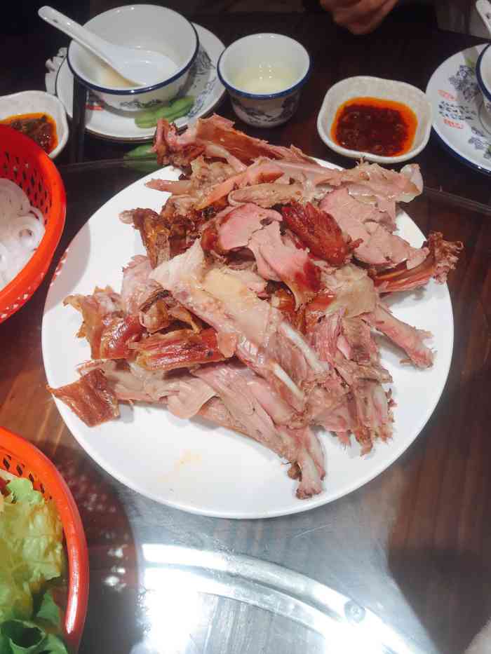 羊妈妈烤全羊(下沙店)-"下了毛毛雨,变天了,有点冬意……走到kk.