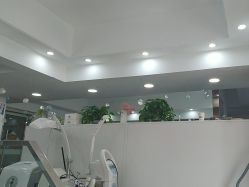 -蕾特恩专业祛痘皮肤管理