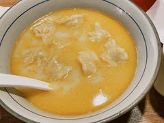 蟹黄鱼馄饨-蟹黄鱼·楼上面馆(外滩中央旗舰店)