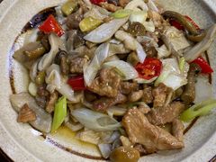 菌菇炒肉-燕兵眉州肥肠鱼饭店