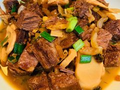 酸腌菜安格斯牛肉-富阳国际贸易中心大酒店富盈门中餐厅