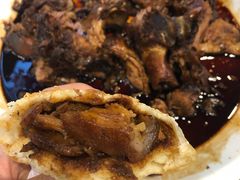 香酱热肘子-傅记酱肉