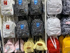 -名创优品(机场路百信广场店)