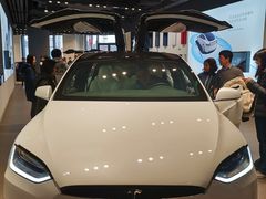 -TESLA 特斯拉(上海太古汇体验店)