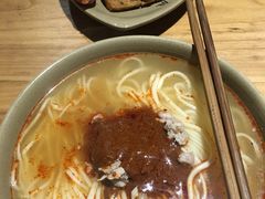 -亮亮面馆(经六路店)