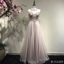 -月月婚纱礼服仓储店(王府井店)