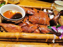 -老滇山寨•云南特色菜•地方菜•民族风情歌舞表演(金碧店)