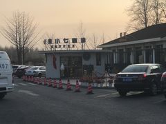 -窦店服务区-停车场