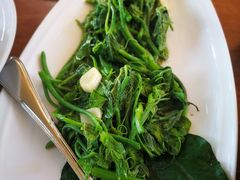 -Chom Cafe and Restaurant