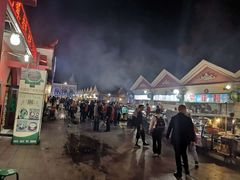 -布尔津河堤夜市