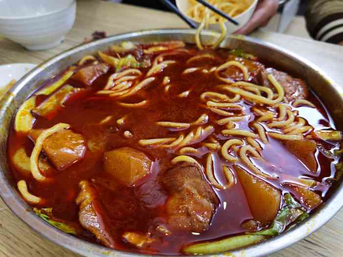 运城大盘鸡黄焖鸡-"味道还可以,鸡块面可以加面,上餐也挺快的.