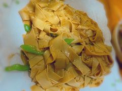 尖椒豆皮-小俩口烧烤东北菜(双井店)