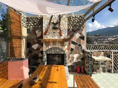 -喵屿·大理花园猫咖