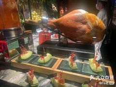 -雍容荟帝王蟹活龙虾展台自助(IFS黑金店)