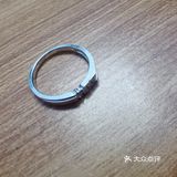 款式：简约大方，适合日常佩戴