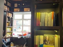 -钟书阁(松江泰晤士小镇店)