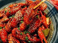 -肥肥虾庄·金牌油焖大虾(汉街SKP店)