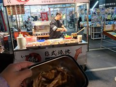 -六合夜市