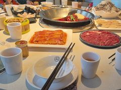 -茅草房·河畔园林火锅