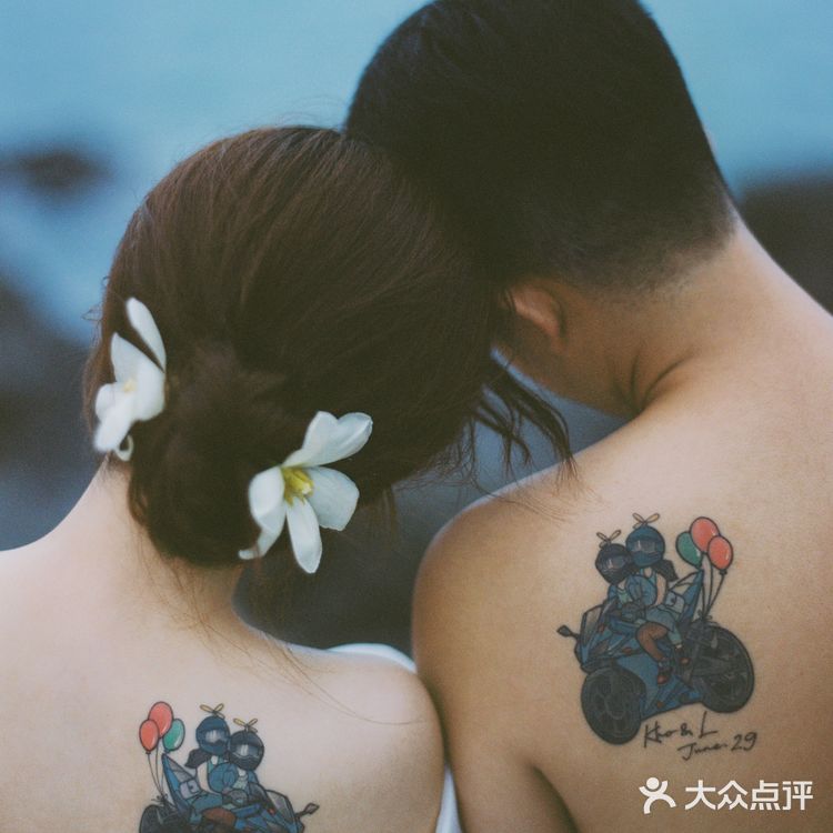 拍婚纱照要不要露纹身?评论区留下你的看法[调皮]