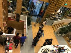 -新华里咖啡书吧(新华书店小寨店)