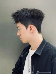 -一家只做男发烫染的店