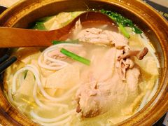 -刀小蛮半只鸡过桥米线(家乐福四元桥店)