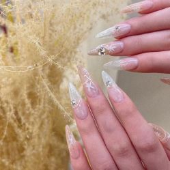 -初心纹眉洗眉·美睫专业店